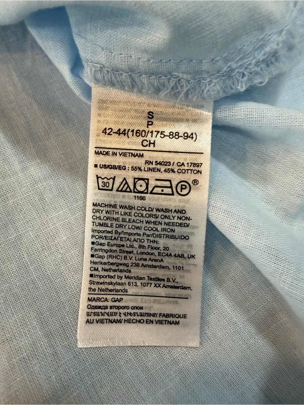 GAP Women’s pale blue linen blend button down - Picture 4 of 4